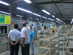 愛瑪與巴西多家著名鞋楦廠進行實地技術交流，引領制鞋新篇章